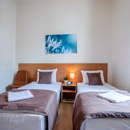Booking En Suite Belgrad Exterior foto