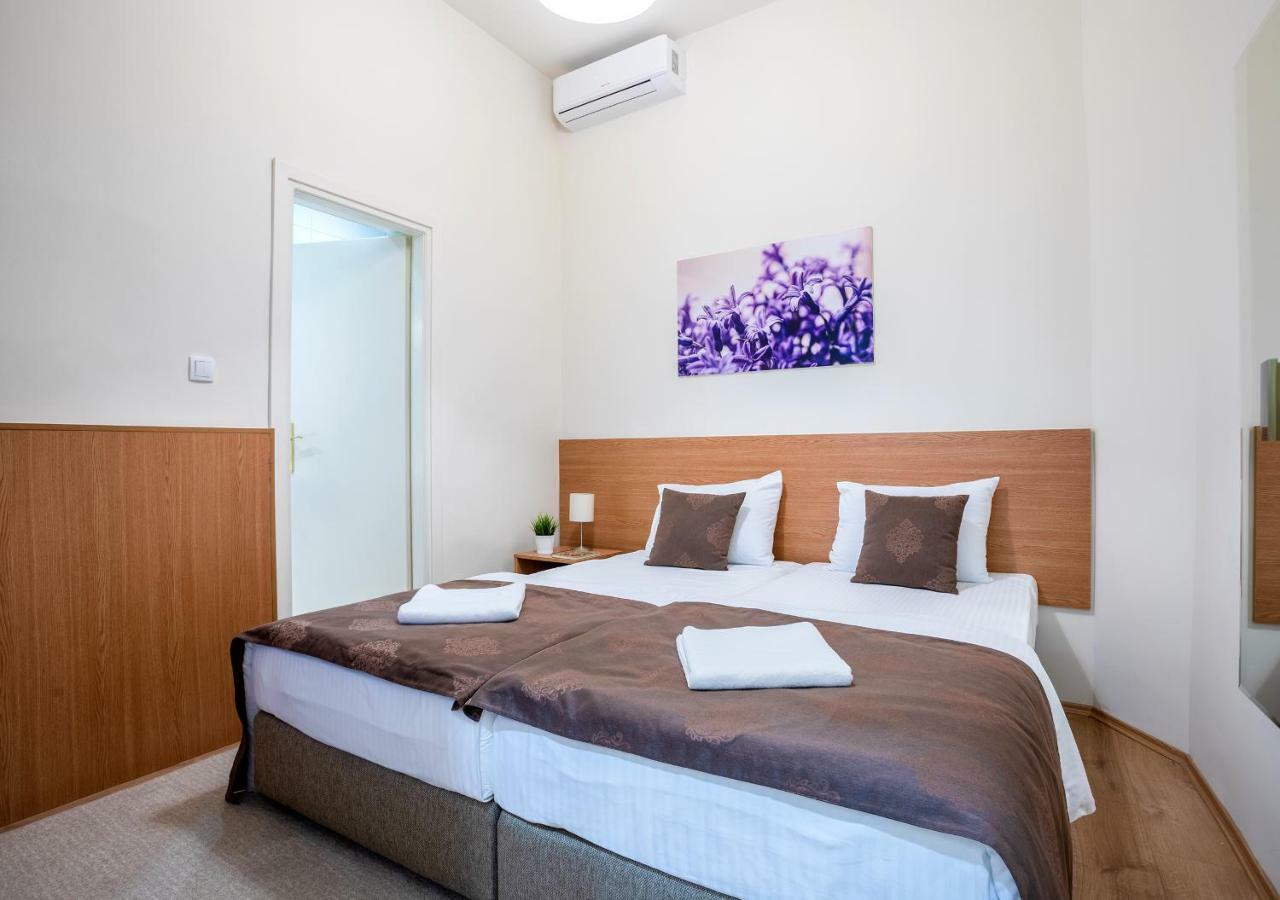 Booking En Suite Belgrad Exterior foto