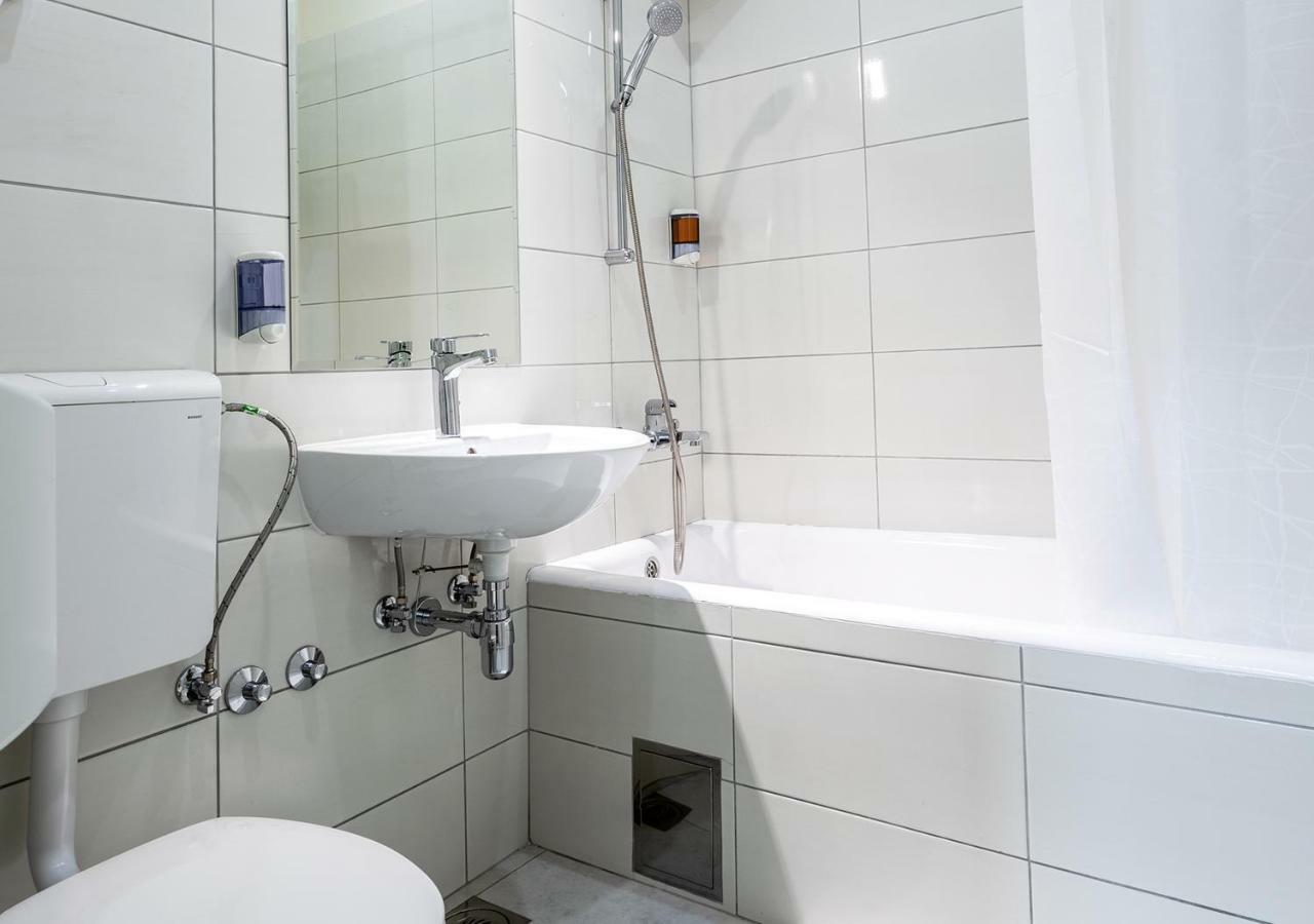 Booking En Suite Belgrad Exterior foto